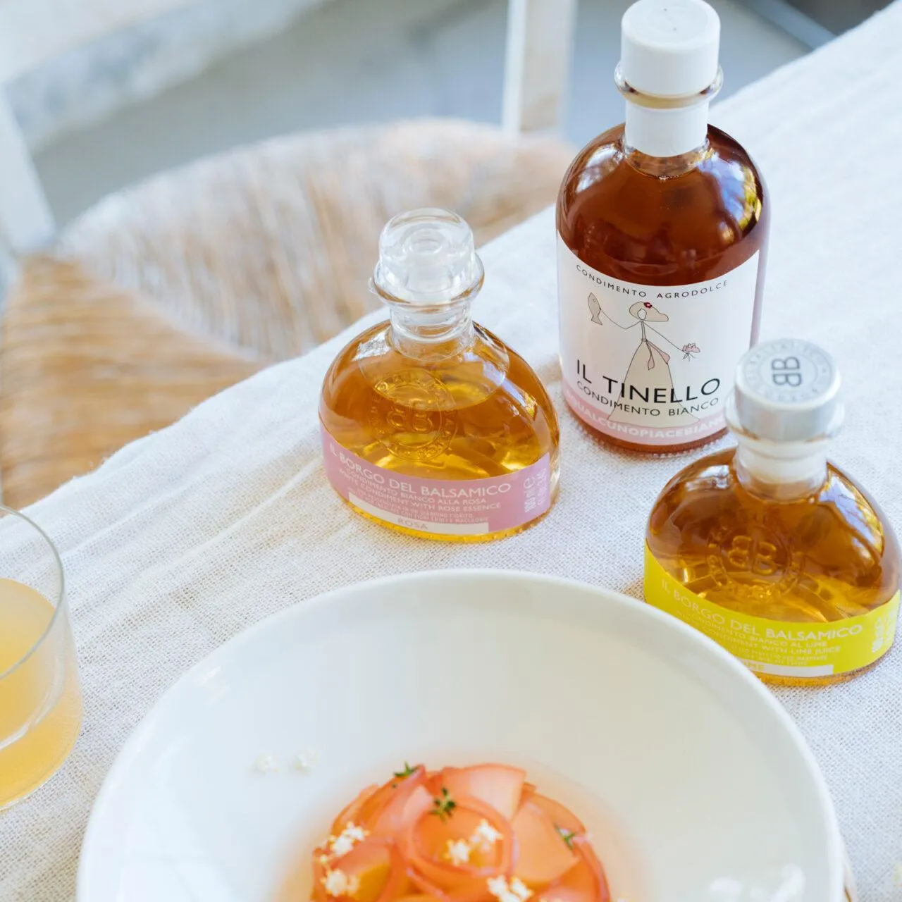 TINELLO-BIANCO-CONTEXT-1