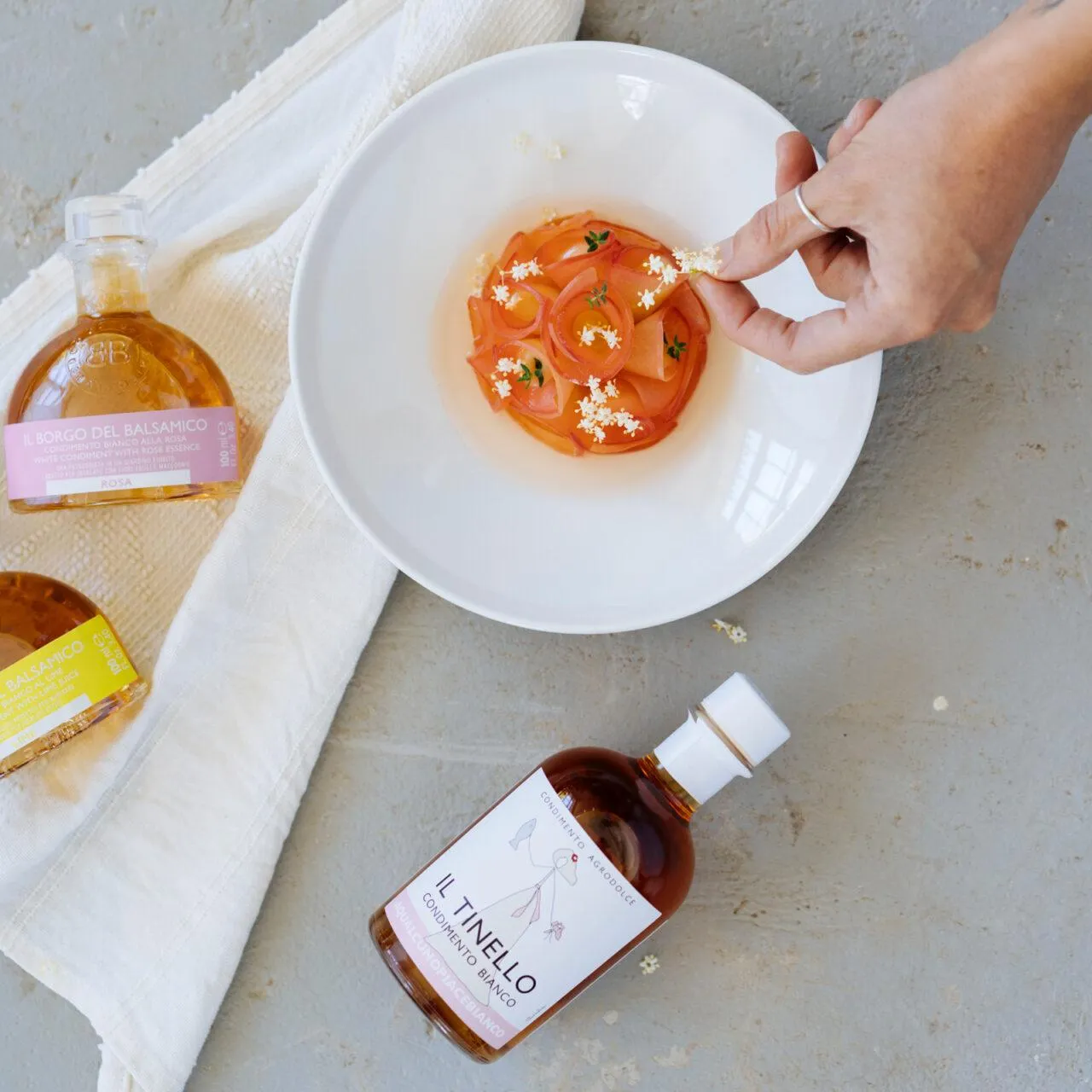 TINELLO-BIANCO-CONTEXT-2